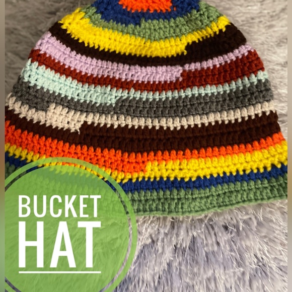 - Bucket hat multi-color
